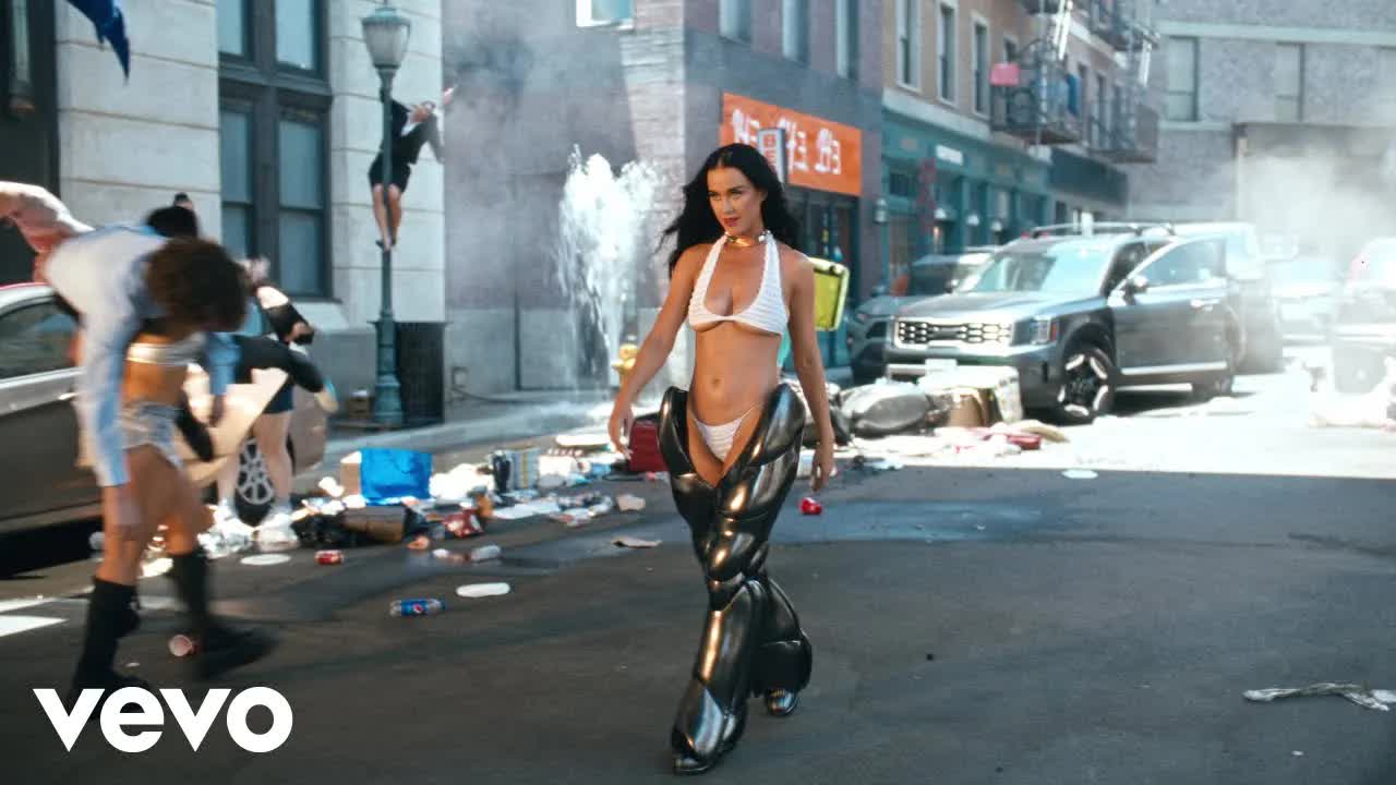 WOMAN’S WORLD (Official Video)