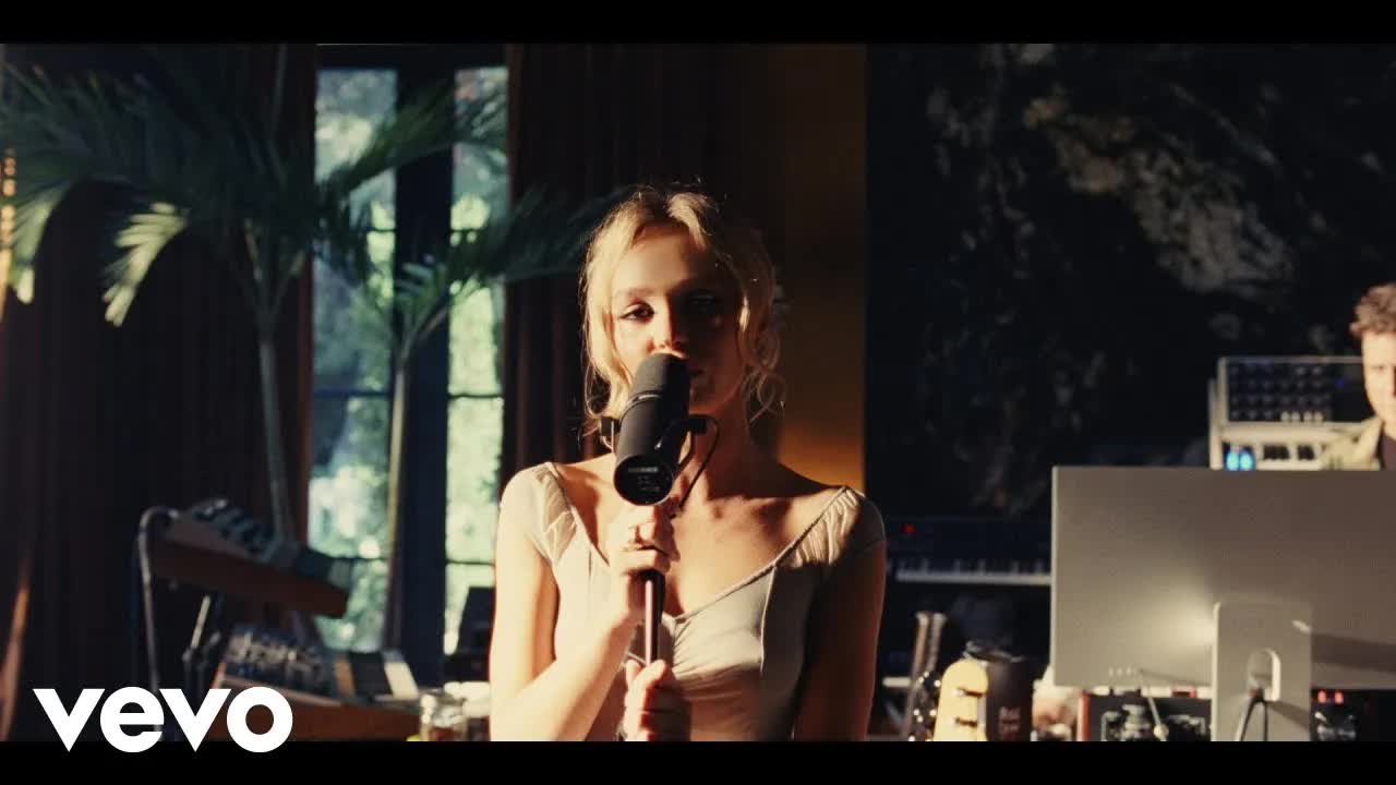 One Of The Girls (Official Video)