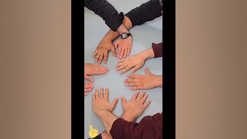 دست تو دست