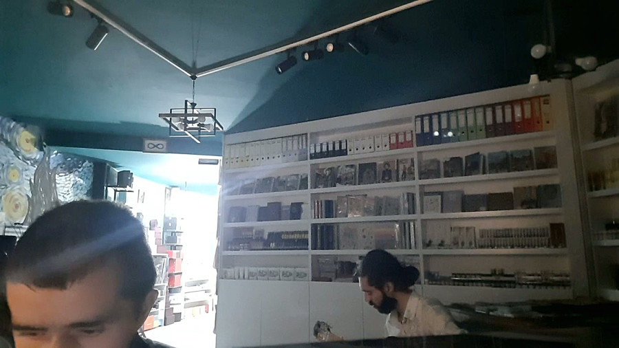 بیدارم یا خوابم